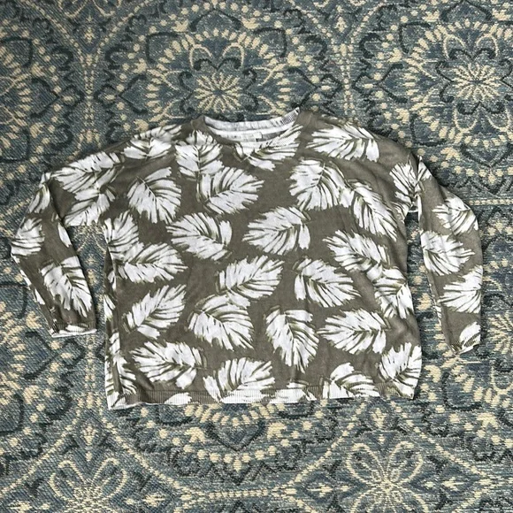 J. Jill Oversized Olive and White Leaf Pattern Sweater - Linen Blend - Picture 1 of 3